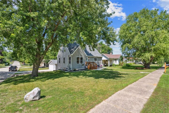 Property Photo: 1102 E 2nd Street IA 52205