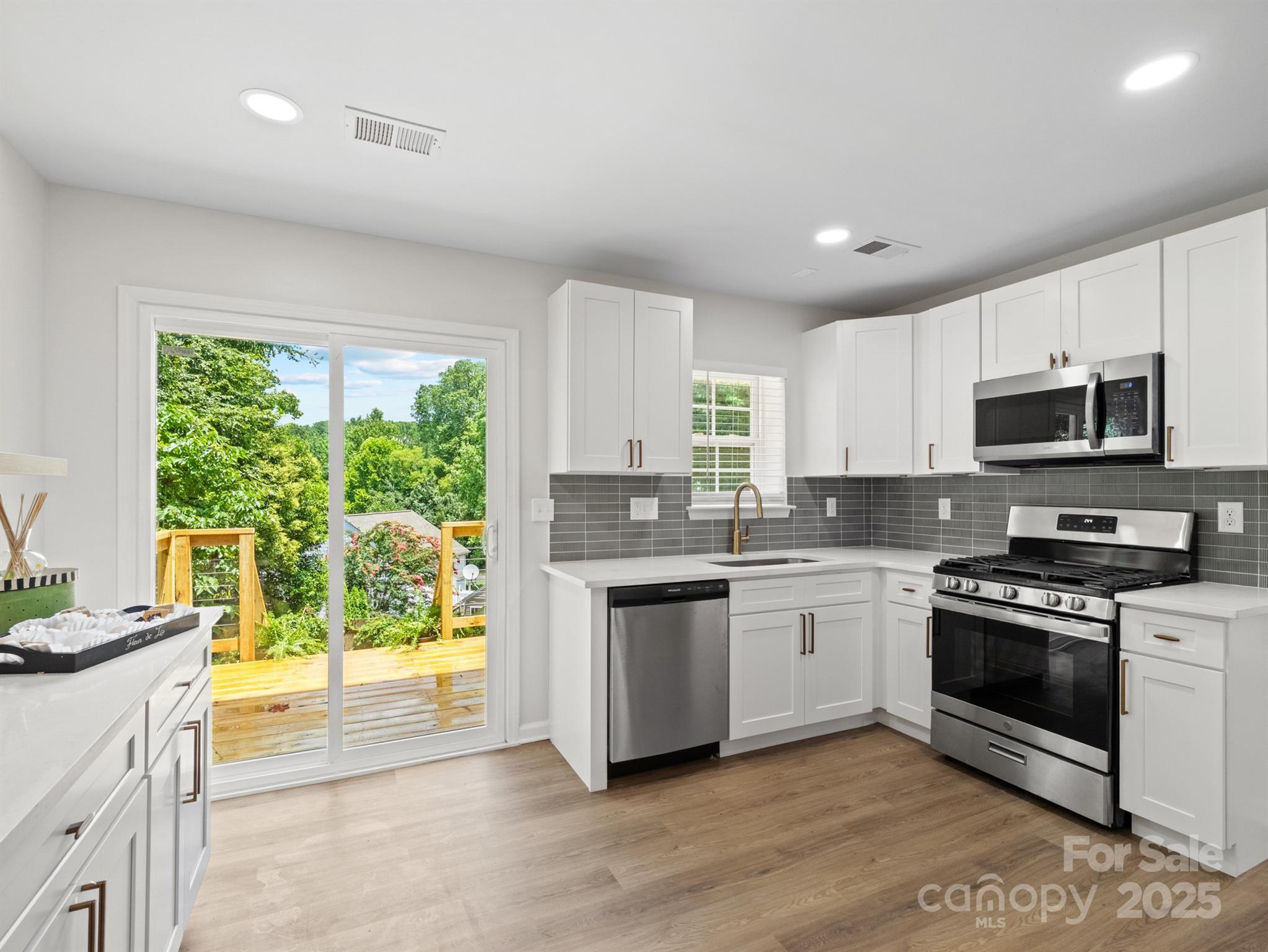 Property Photo: 3813 Brookchase Lane NC 28205