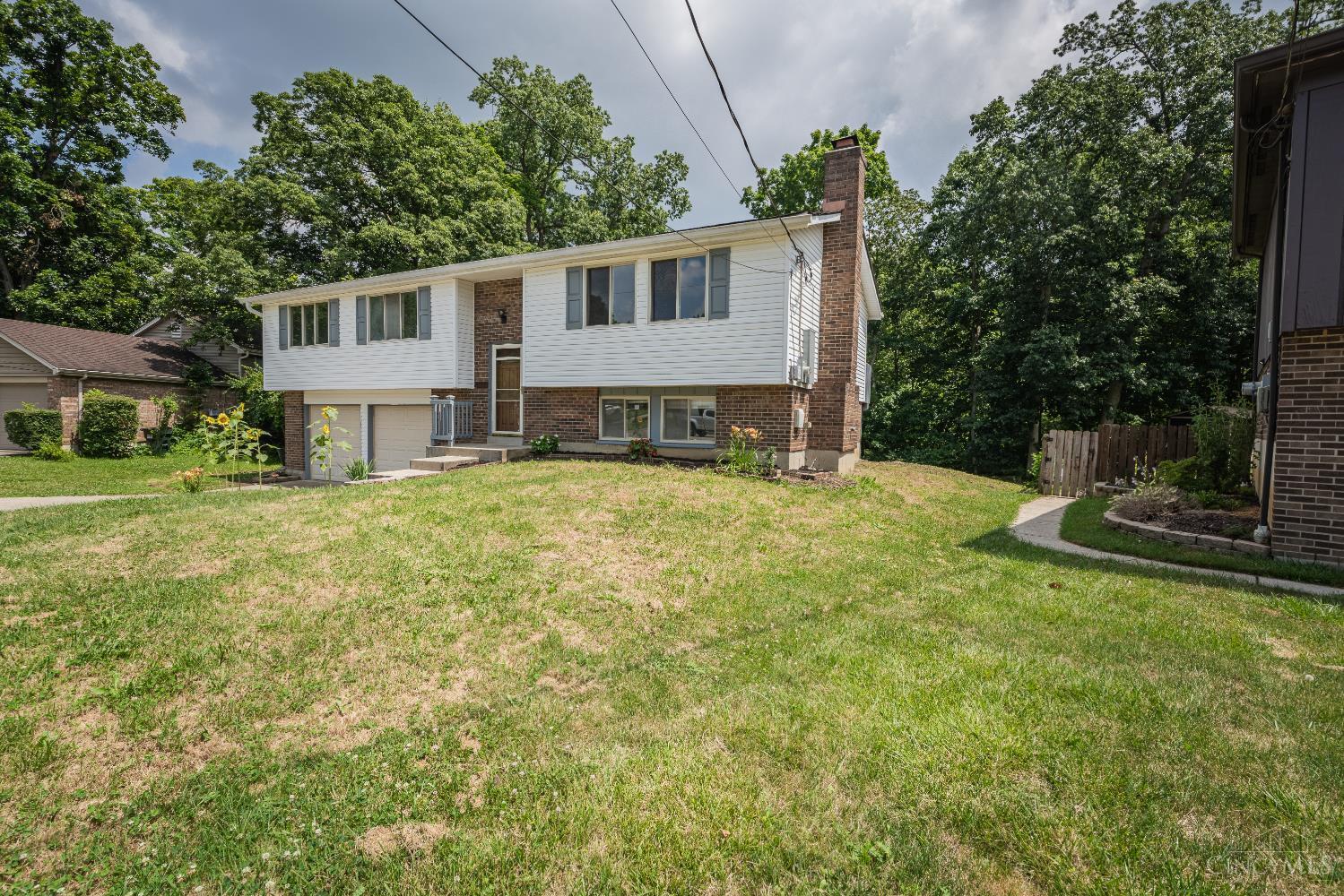 Property Photo: 1373 Hartwood Drive OH 45240