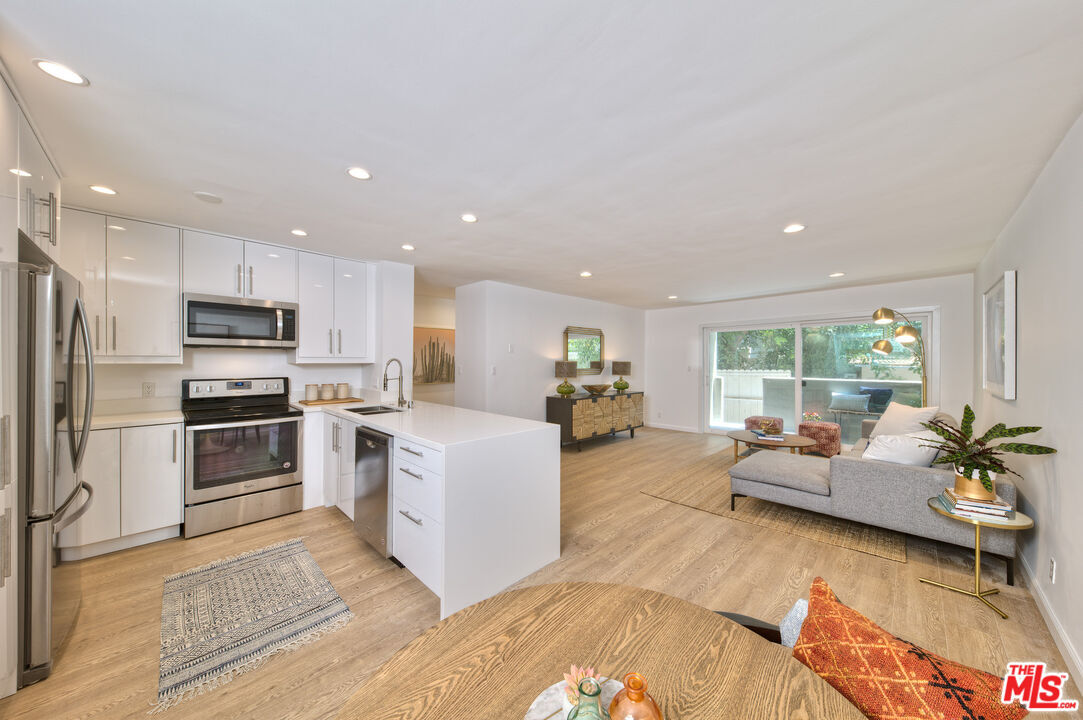11910 Mayfield Ave  Los Angeles CA 90049 photo