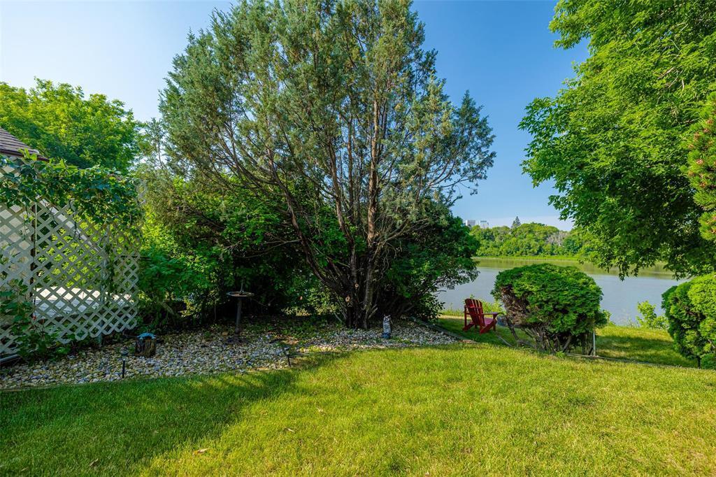 Property Photo: 32 Talbot Avenue MB R2L 0P3
