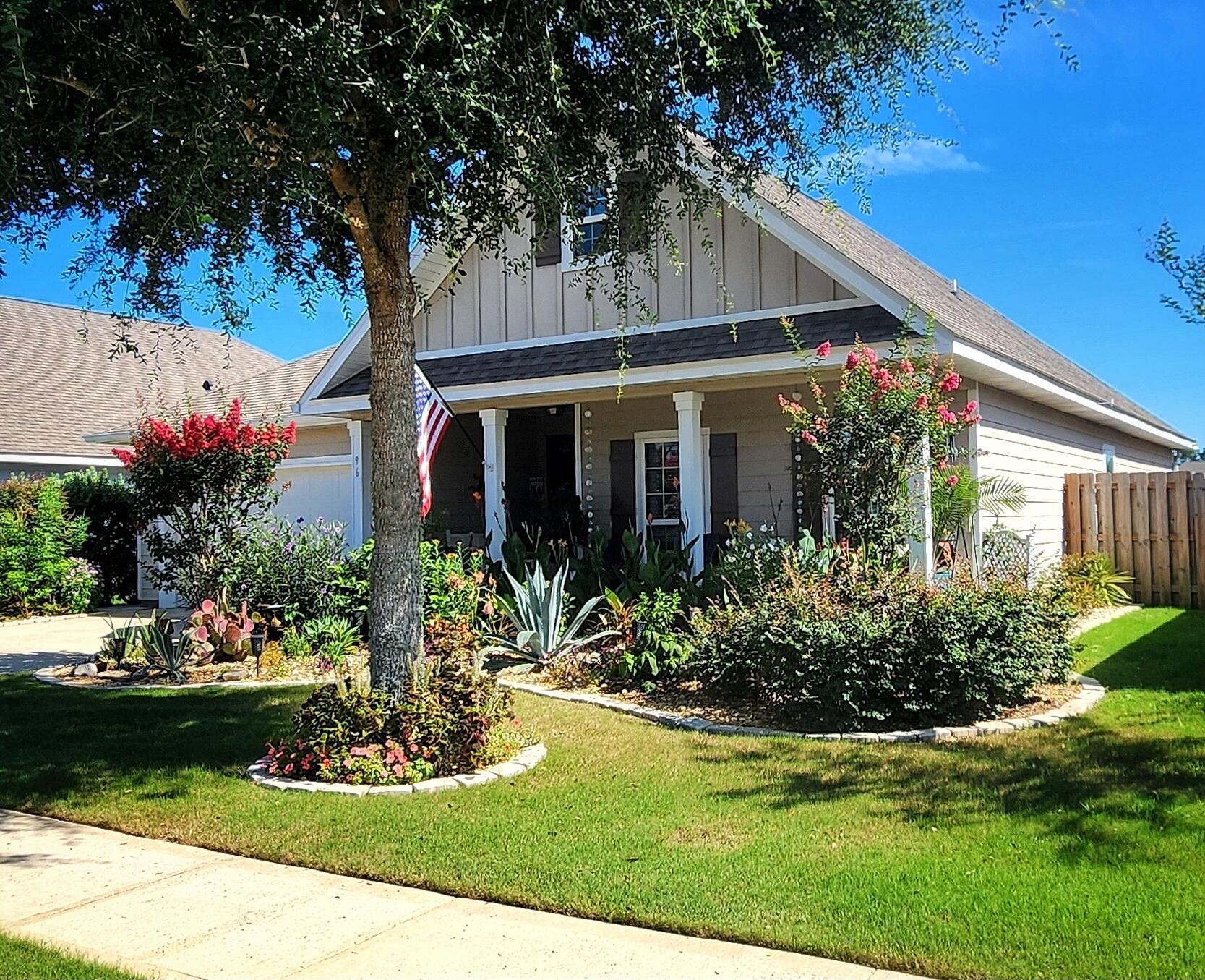 Property Photo: 96 Mary Ellen Way FL 32439