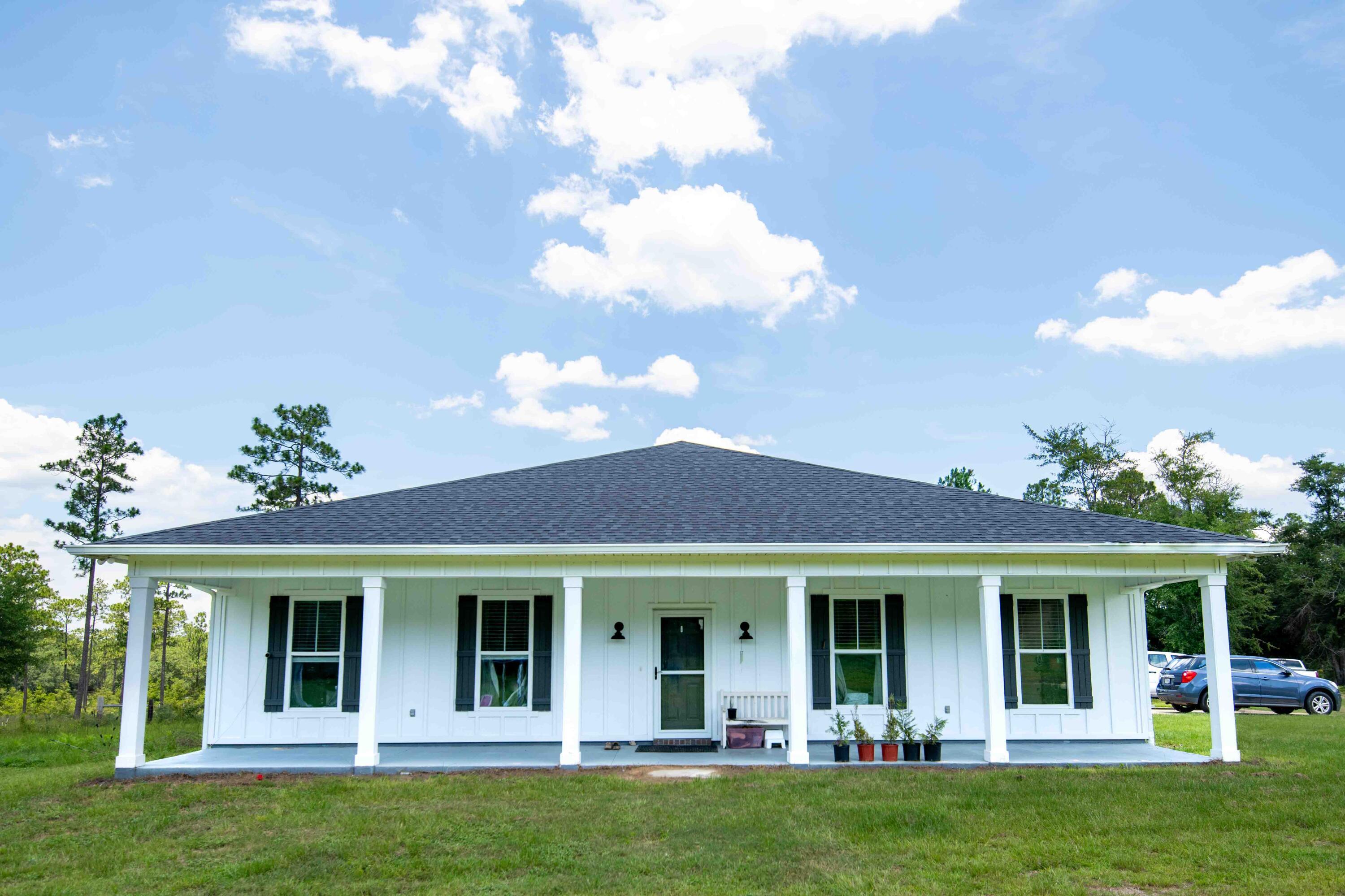 Property Photo: 6251 Highway 4 FL 32531