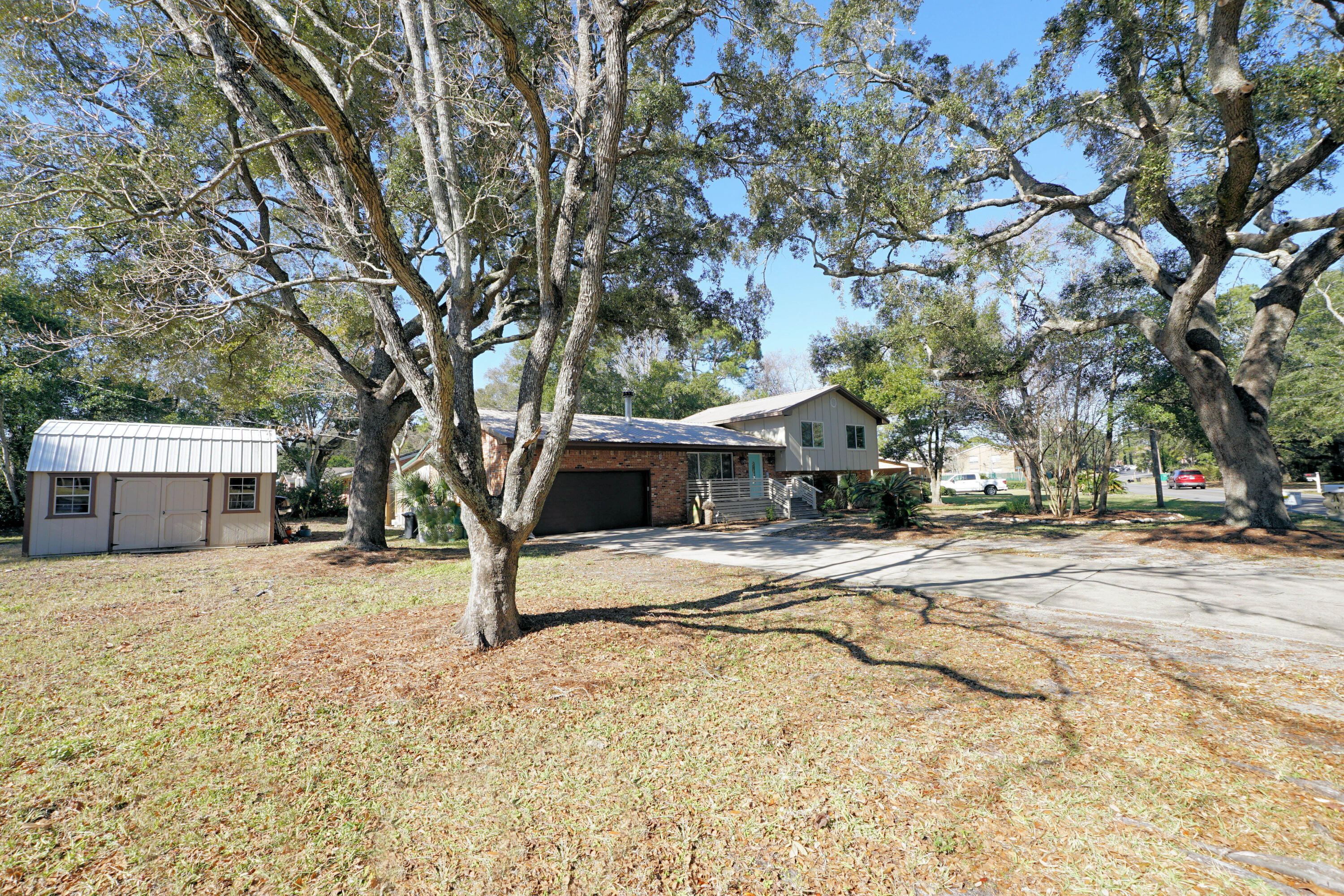 Property Photo: 951 Pocahontas Drive FL 32547
