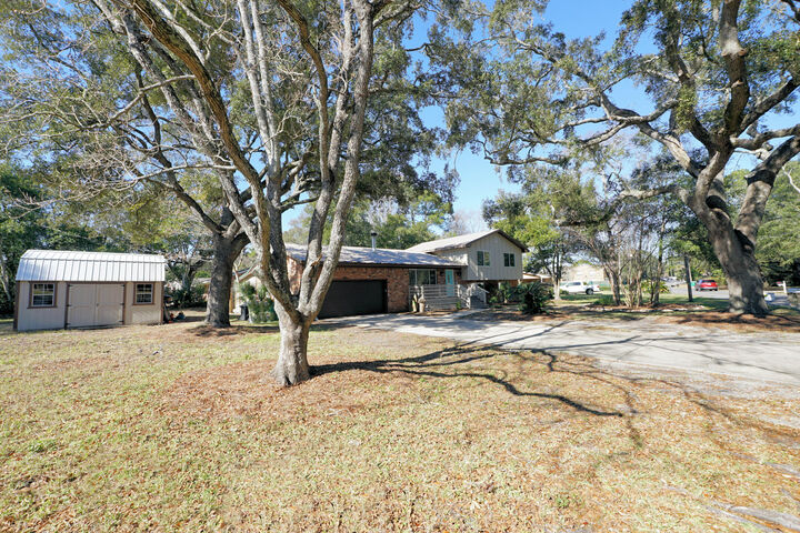 Property Photo:  951 Pocahontas Drive  FL 32547 