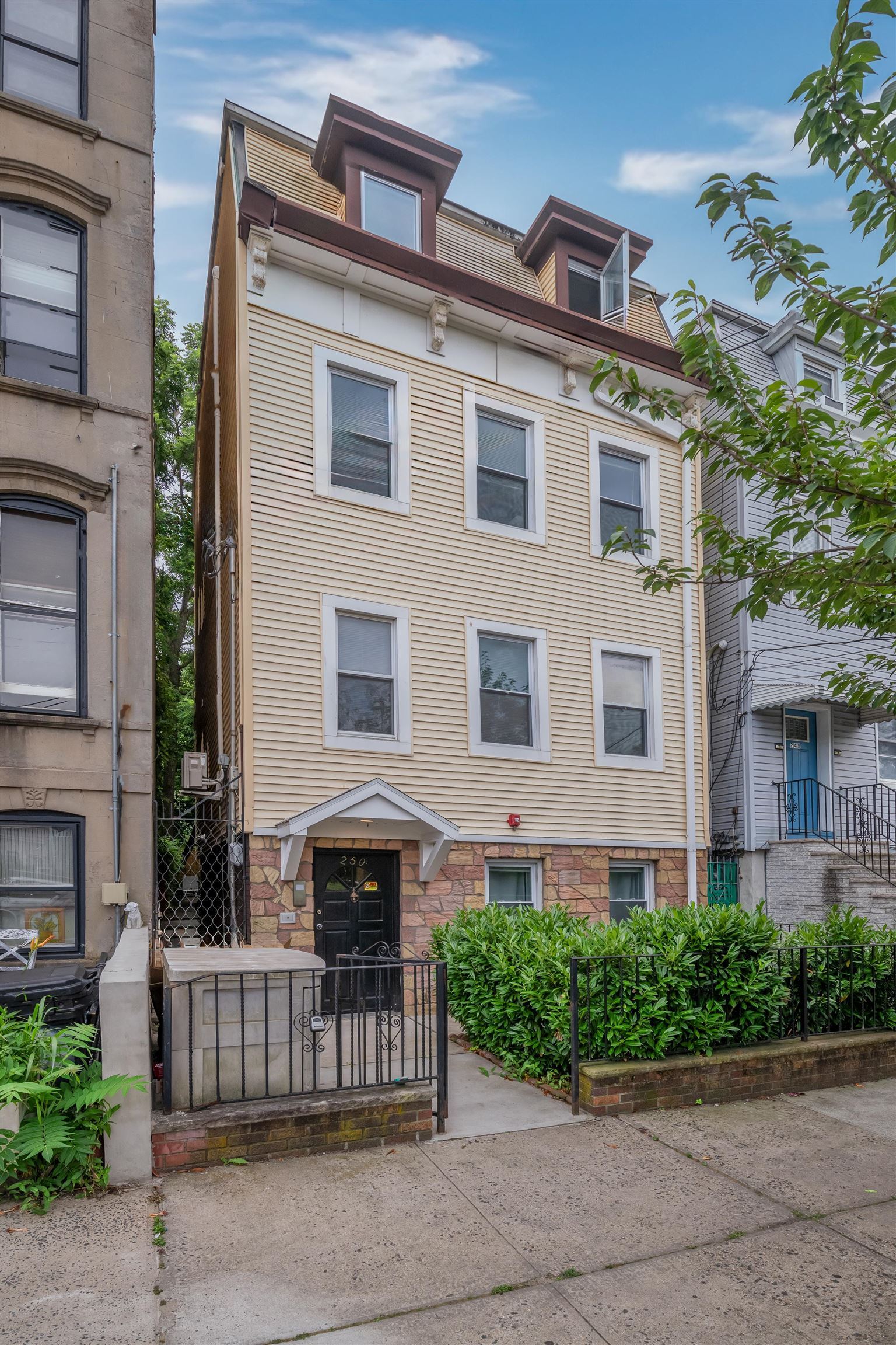 Property Photo:  250 Suydam Ave 3  NJ 07304 