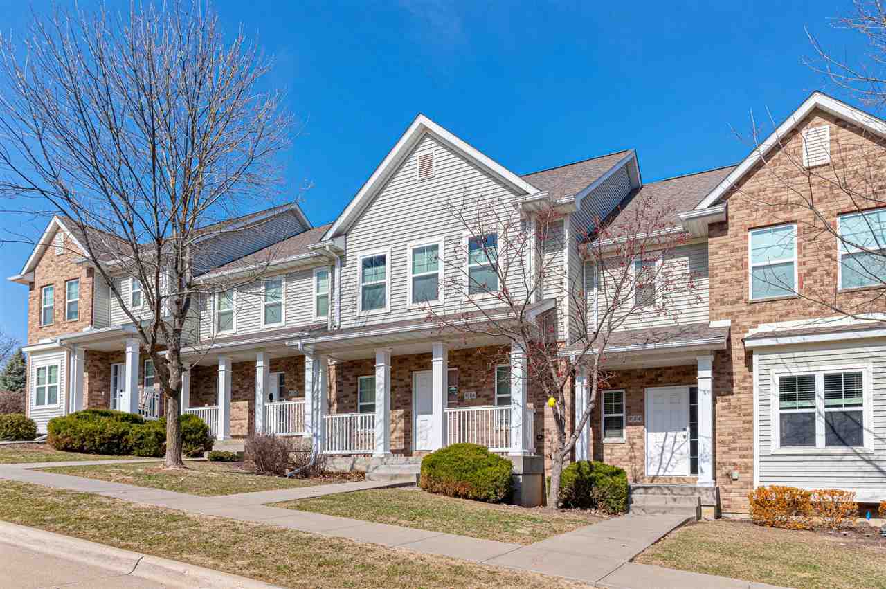Property Photo: 904 Ryan Ct IA 52246