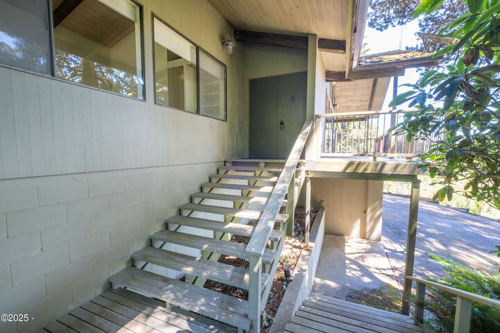 Property Photo:  2815 E Slope Road  OR 97368 