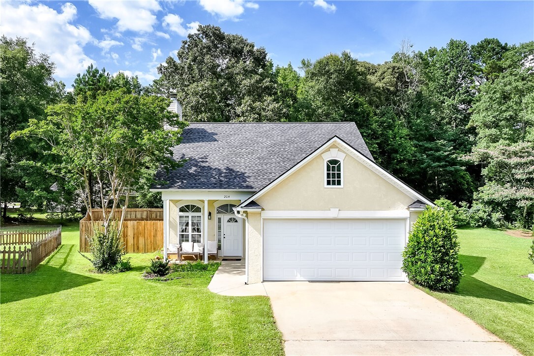 Property Photo: 204 Southview Lane AL 36804
