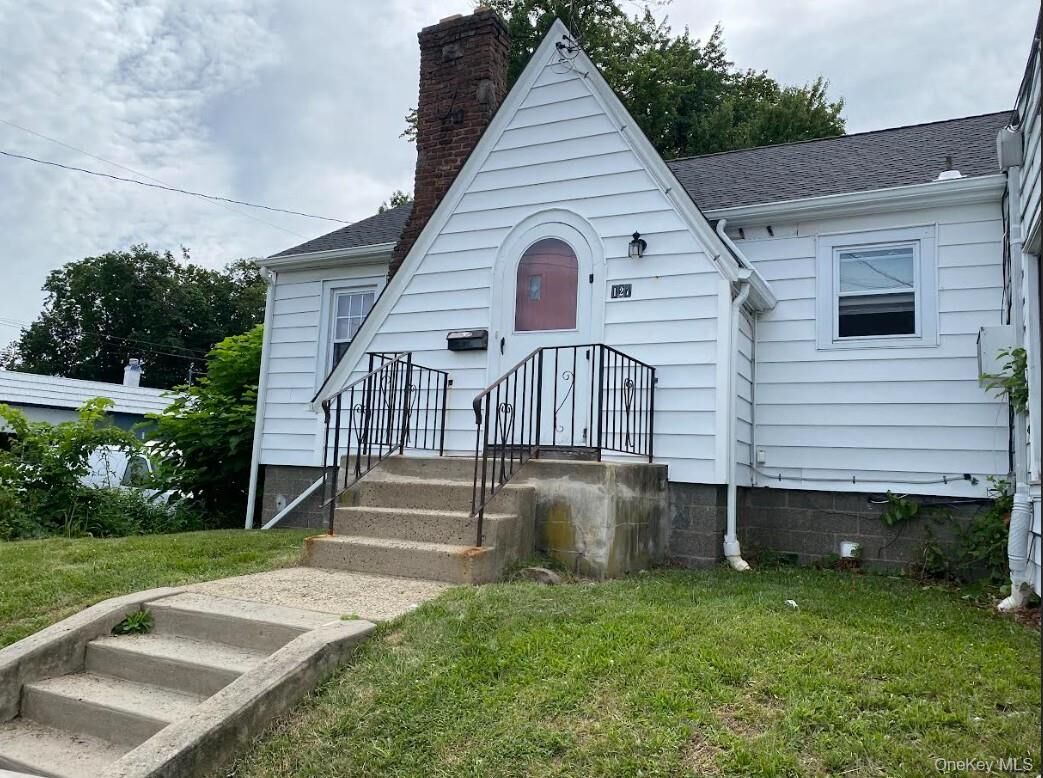 Property Photo:  127 N Middletown Road  NY 10965 