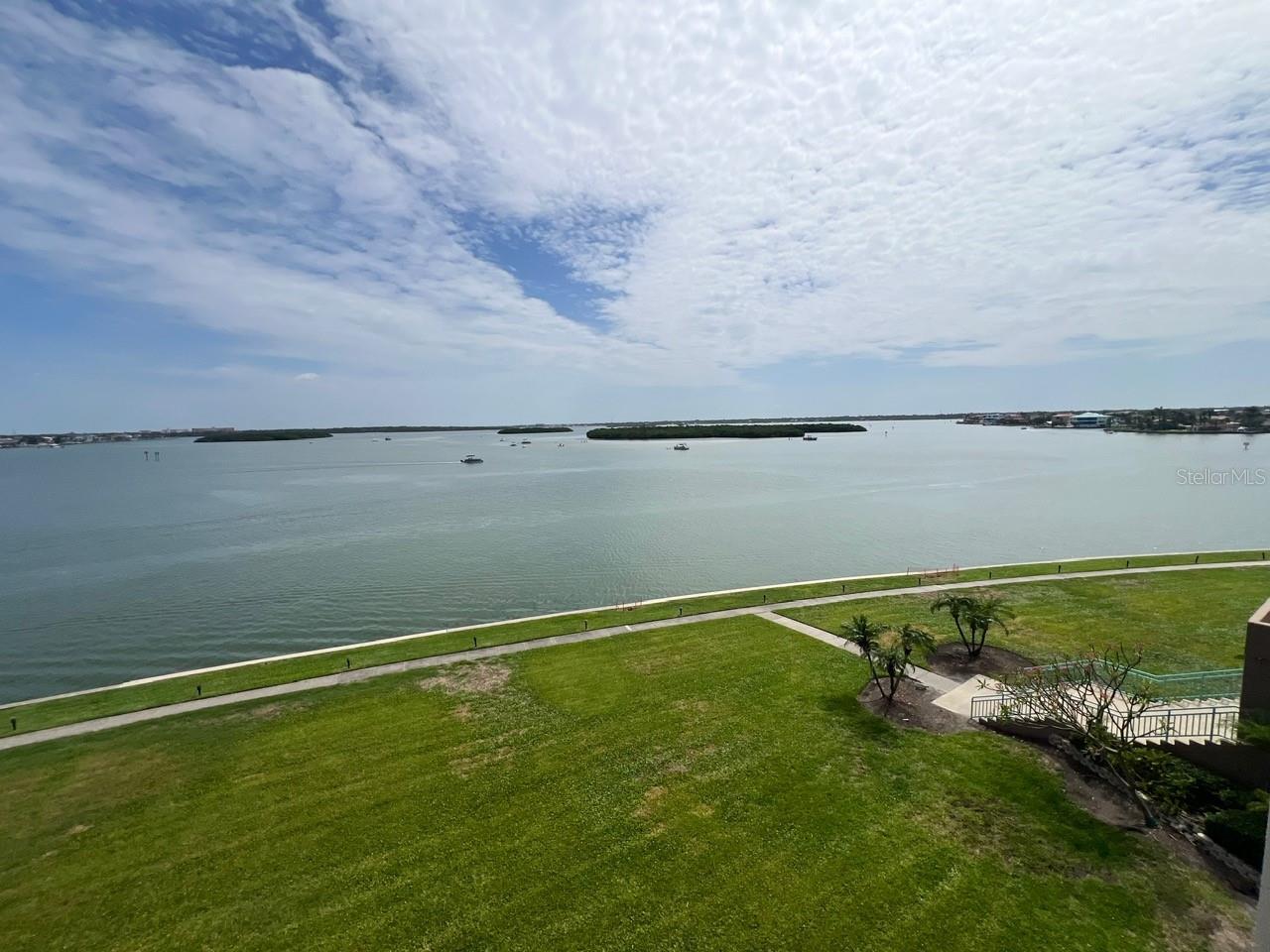 Property Photo: 1 Key Capri 403E FL 33706
