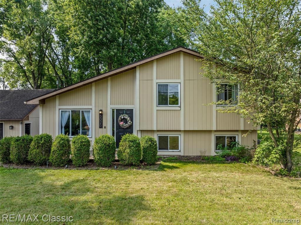 5025 S Pine Knob Trail  Clarkston MI 48346 4125 photo