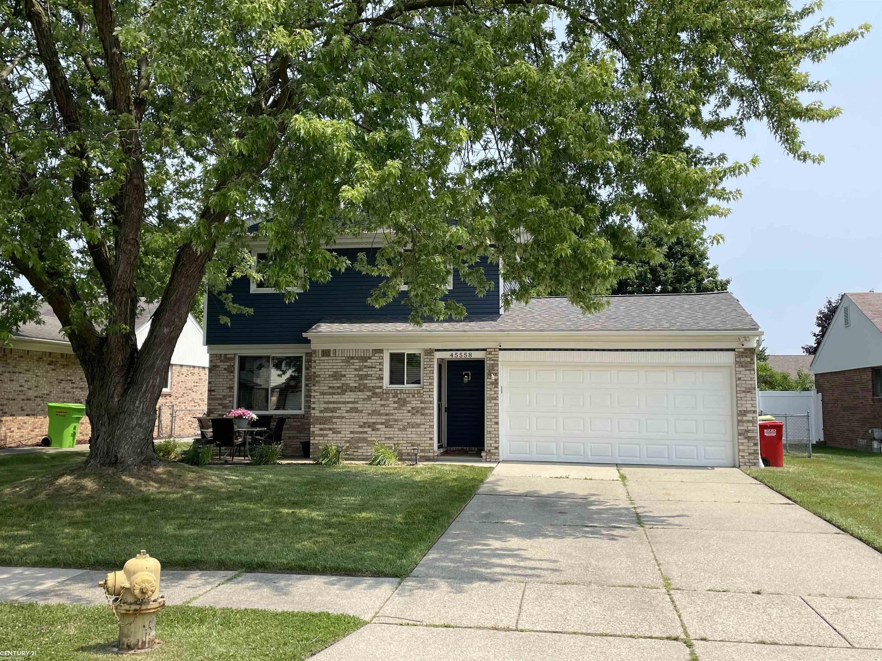 Property Photo: 45558 Heatherwoode Lane MI 48044