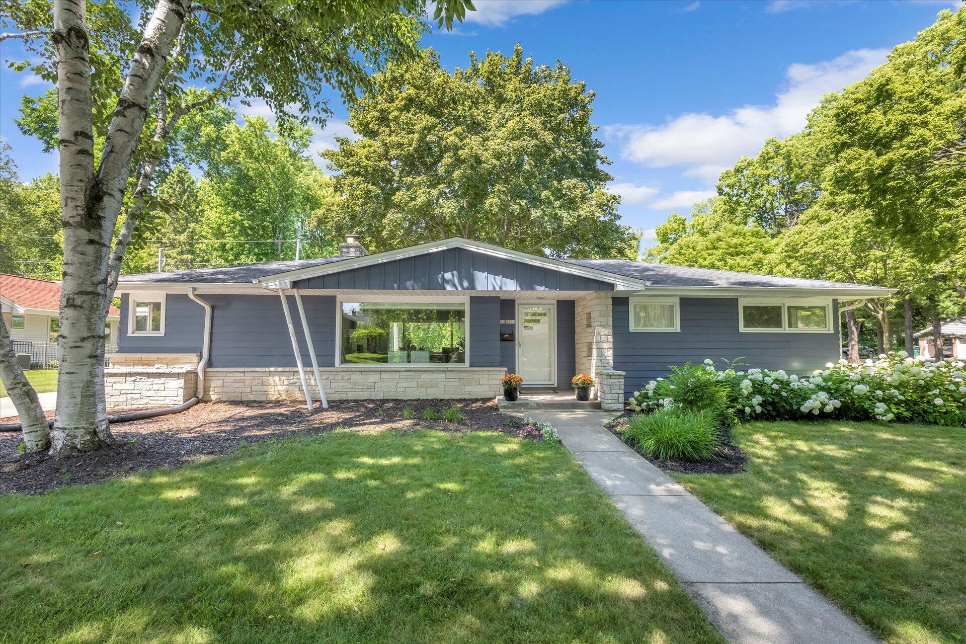 Property Photo:  W57n793 Hawthorne Ave  WI 53012 