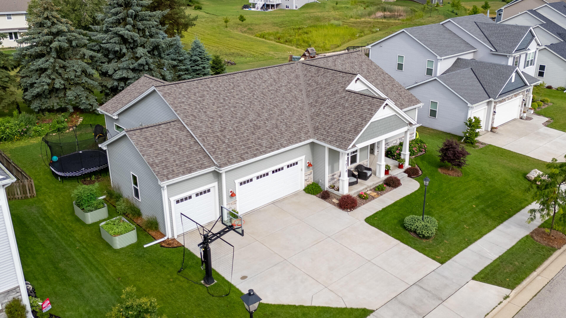 Property Photo: 1078 Spruce Ct WI 53066