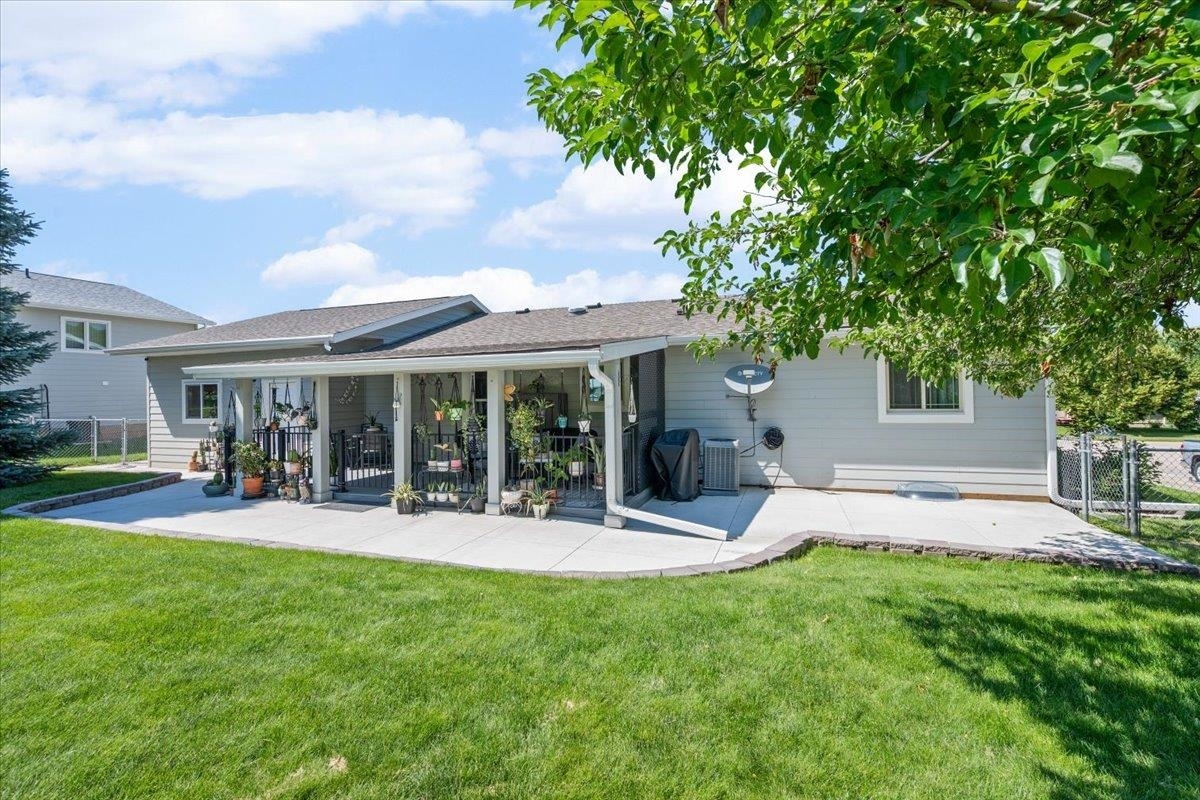 Property Photo: 3307 S 11th Avenue SD 57783