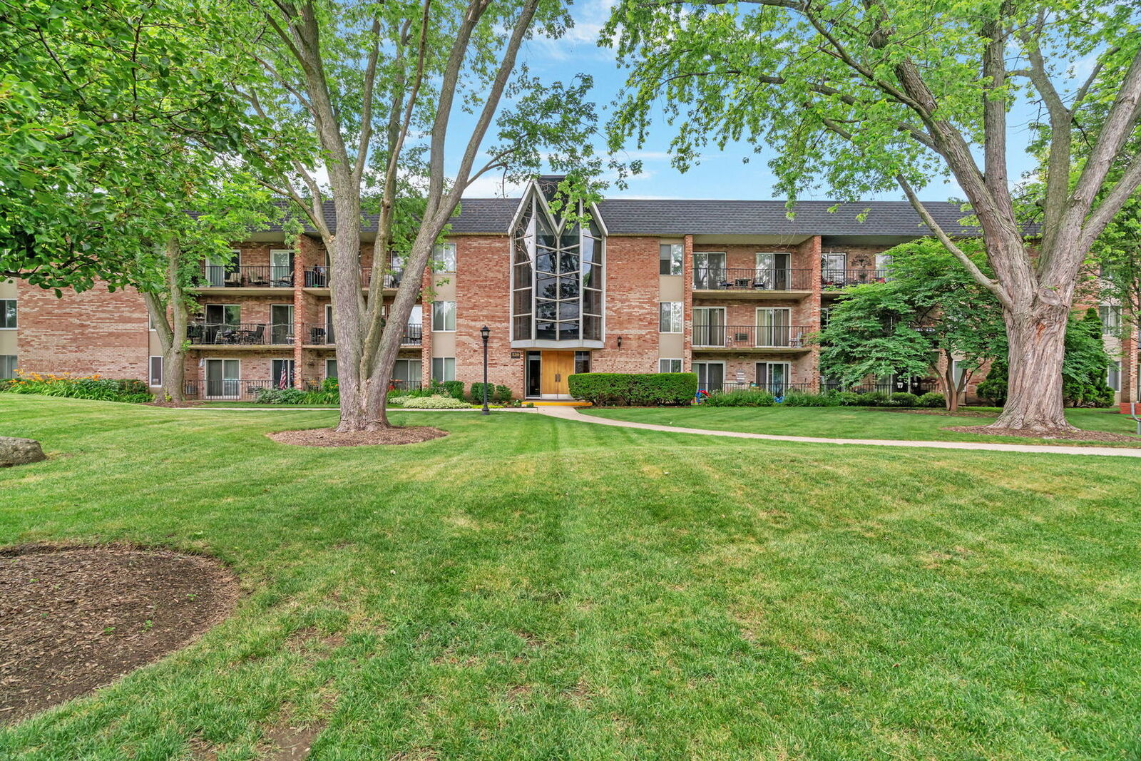 Property Photo: 520 Burning Tree Lane 306 IL 60563