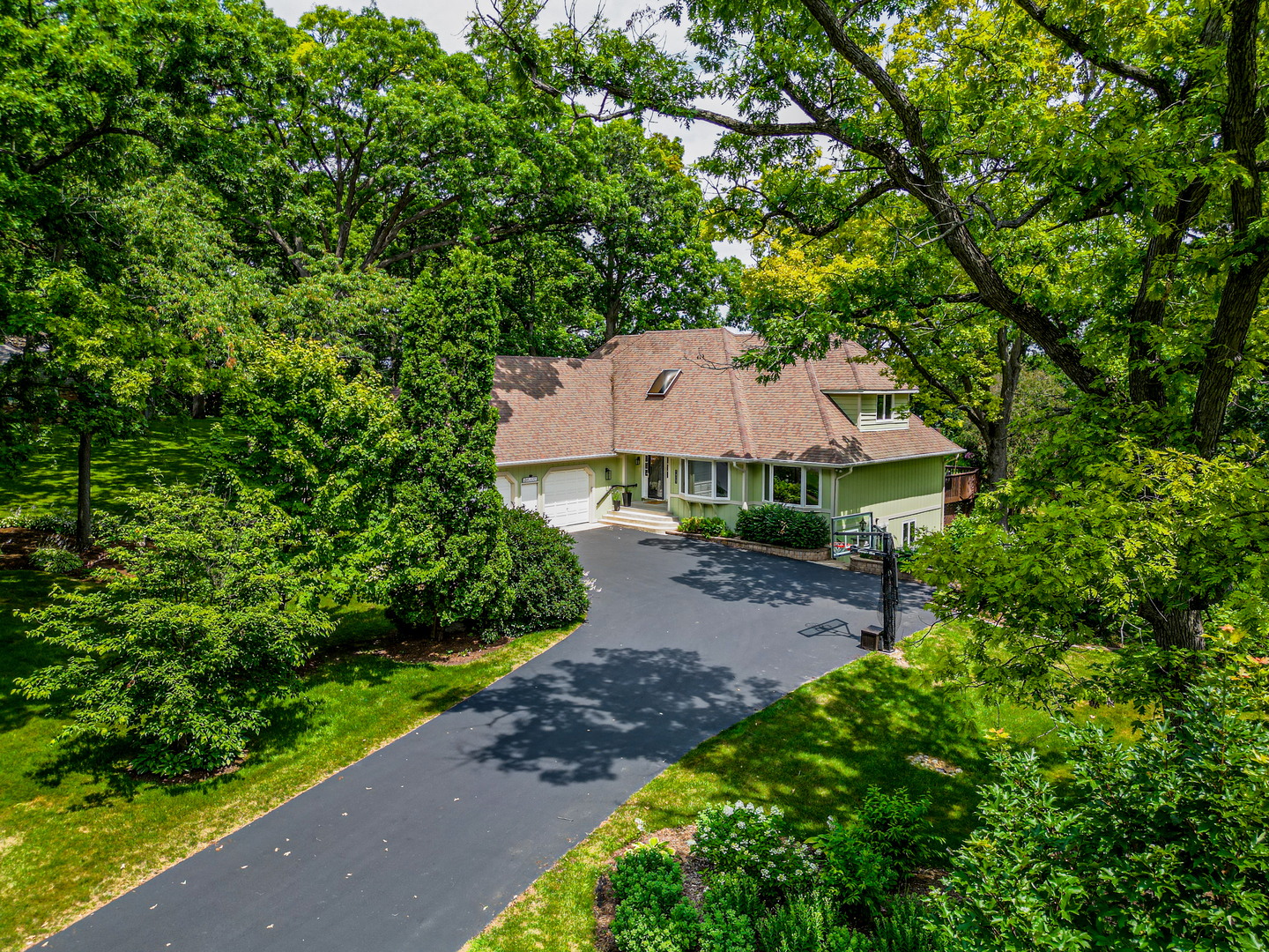Property Photo:  28W520 Pamela Court  IL 60185 