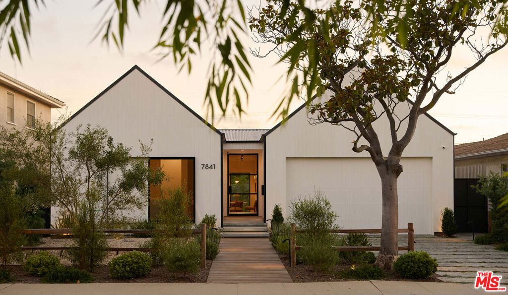 7841 Stewart Avenue  Los Angeles CA 90045 photo