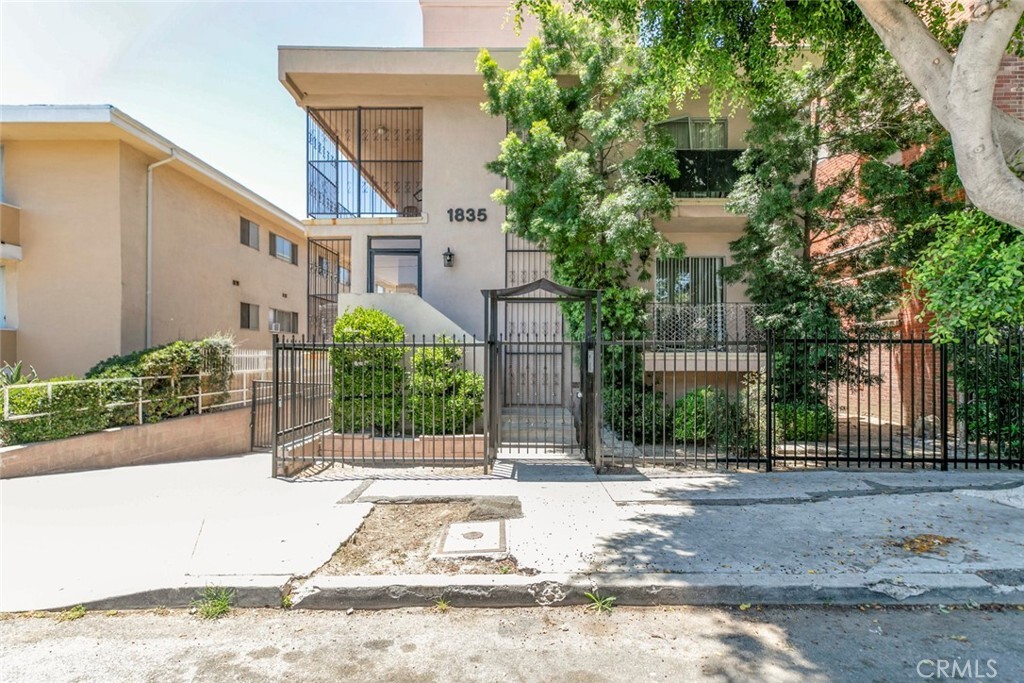 Property Photo: 1835 N Alexandria Avenue 2 CA 90027