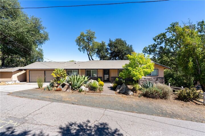 Property Photo:  5155 Ardilla Avenue  CA 93422 