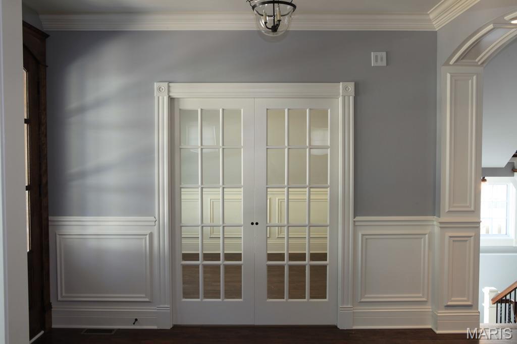 Property Photo: 420 W Rose Hill MO 63122