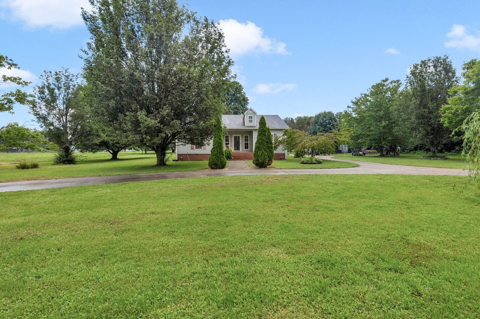 Property Photo:  876 Monument Rd  TN 38483 