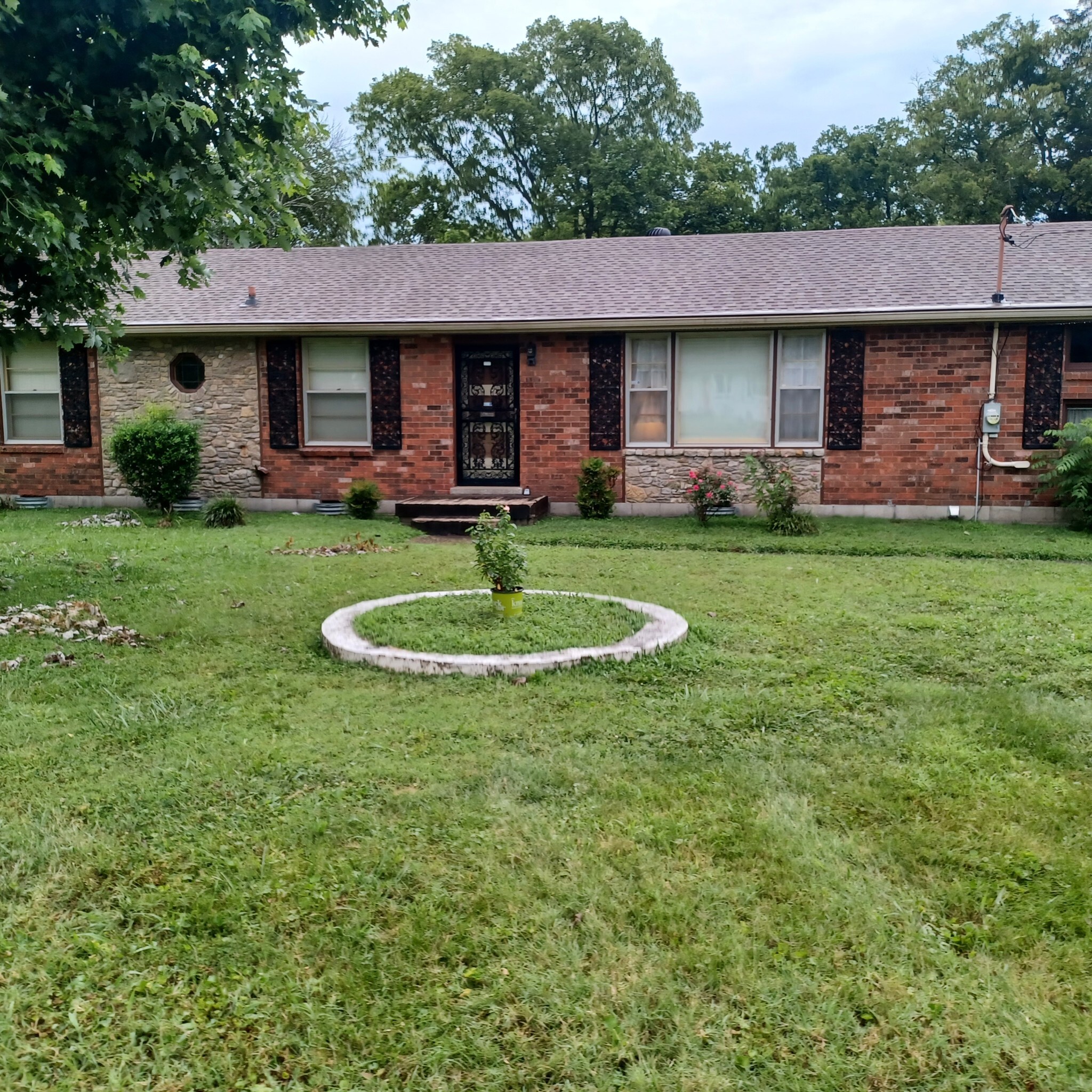 Property Photo: 3811 Marydale Ct TN 37207