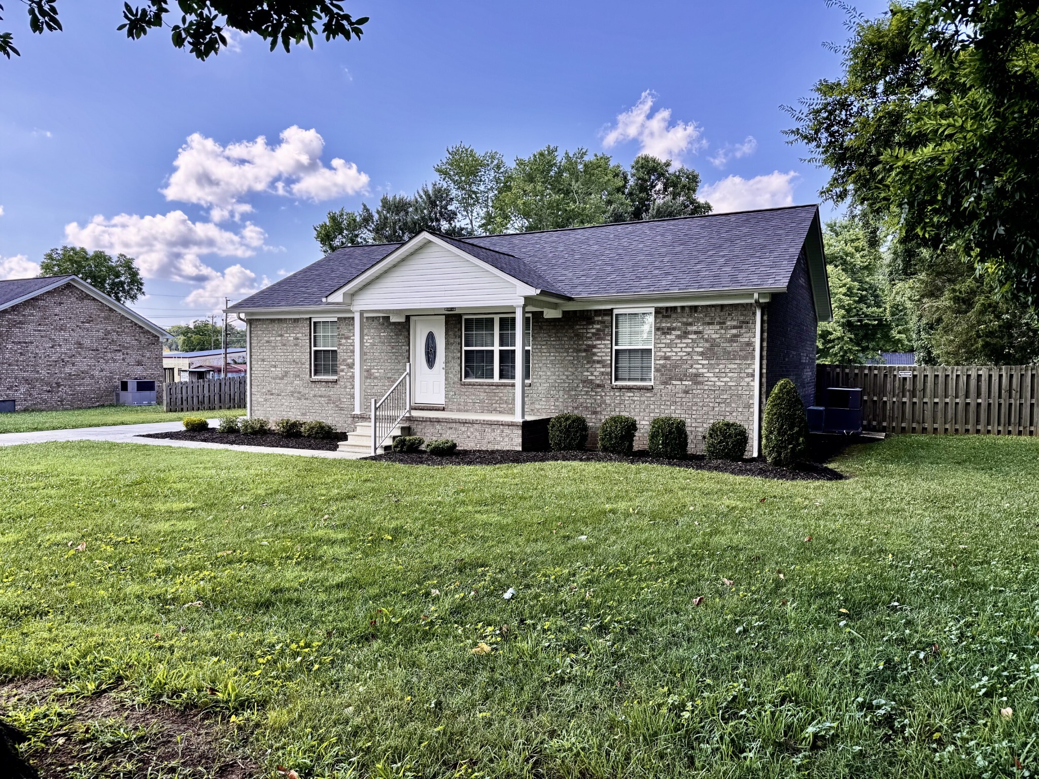 Property Photo: 322 Debus St TN 38464
