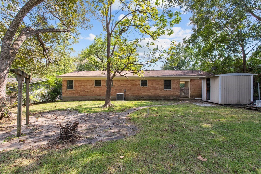 Property Photo: 408 Lynn Ave TX 75904