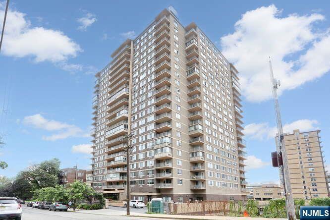 Property Photo:  2150 Center Avenue 17 B  NJ 07024 