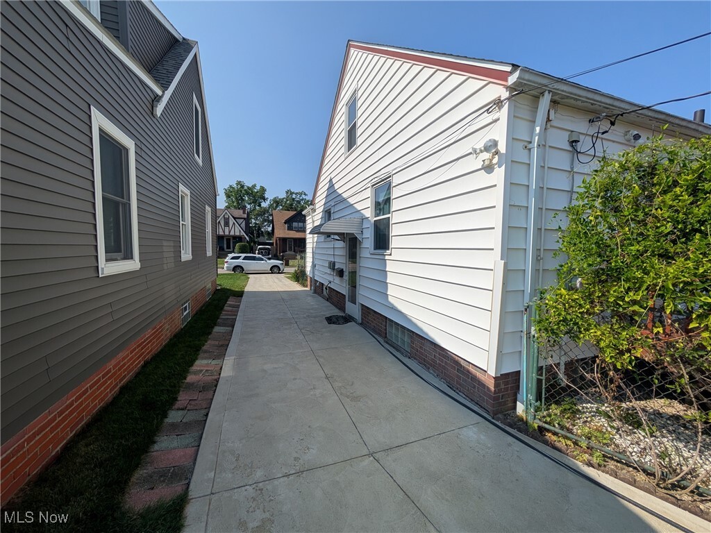Property Photo: 6610 Farnsworth Drive OH 44129