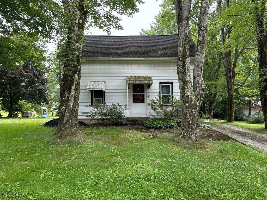 Property Photo: 2432 Cadwallader Sonk Road OH 44410