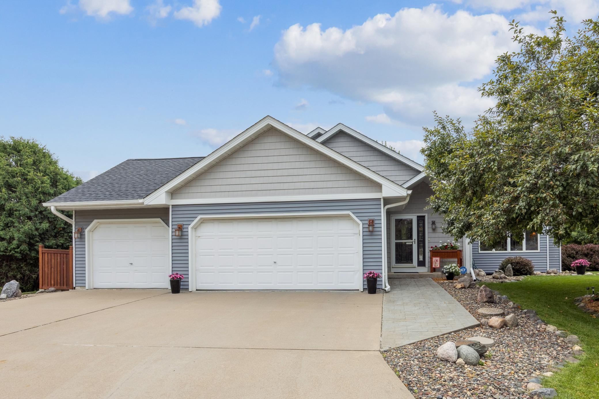 Property Photo: 5475 Oakgreen Place N MN 55082