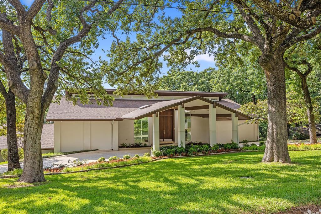 Property Photo: 2704 Sherwood Lane TX 76034