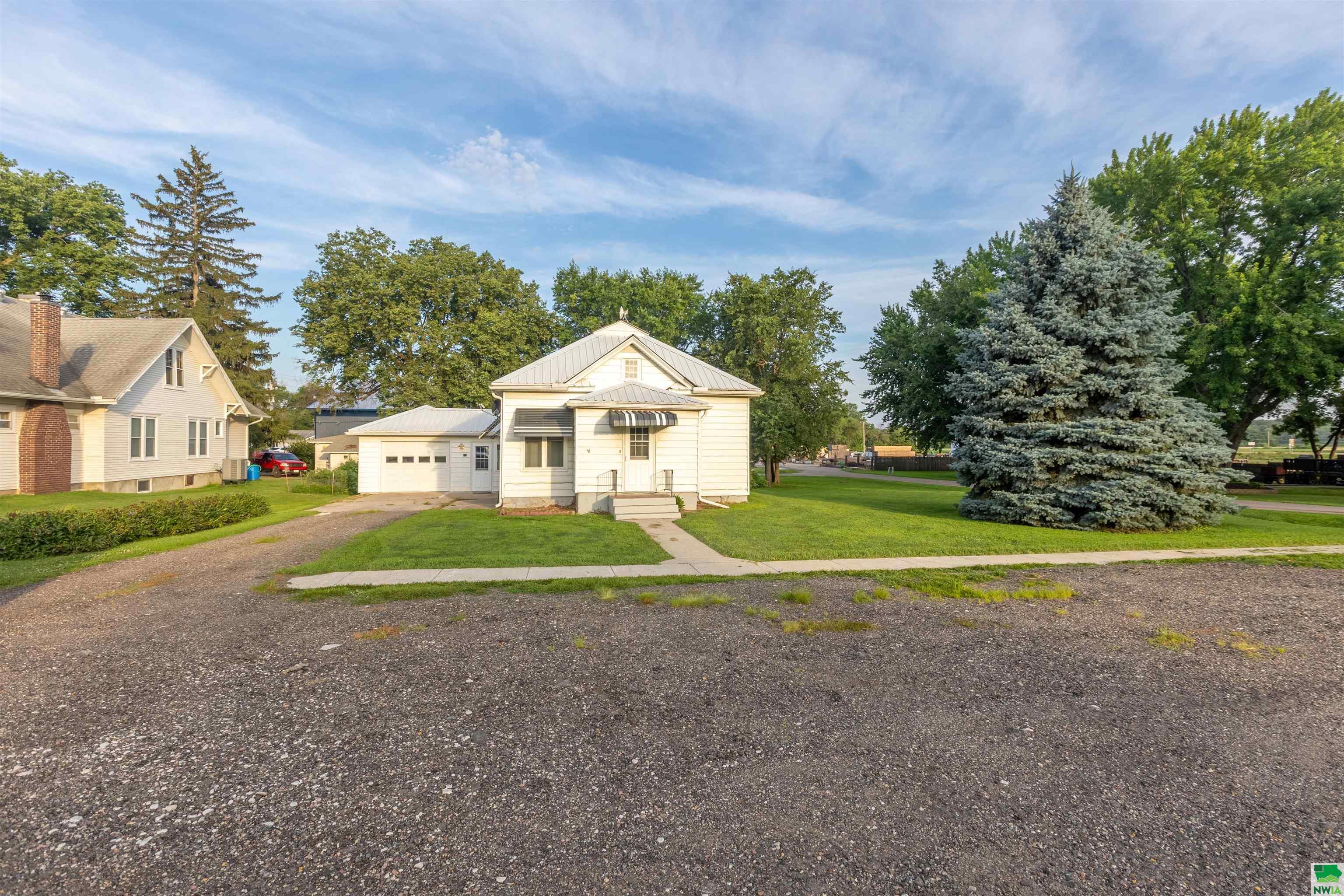 Property Photo: 923 Driftwood Street IA 51016