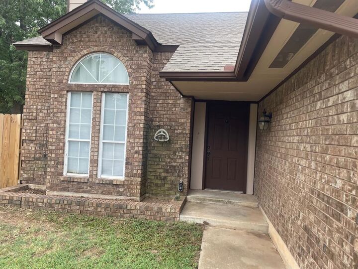 Property Photo:  2028 Rose Court  OK 73071