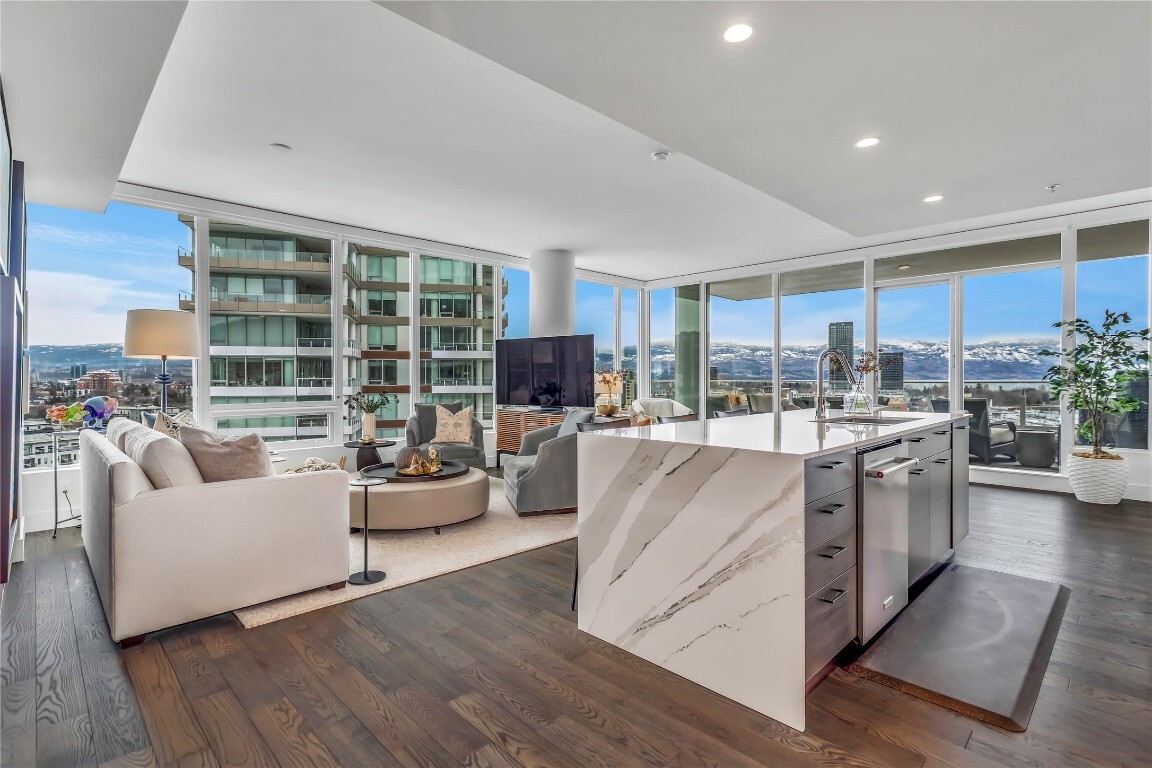 Photo de la propriété: 1181 Sunset Drive 1403 BC V1Y 0J4