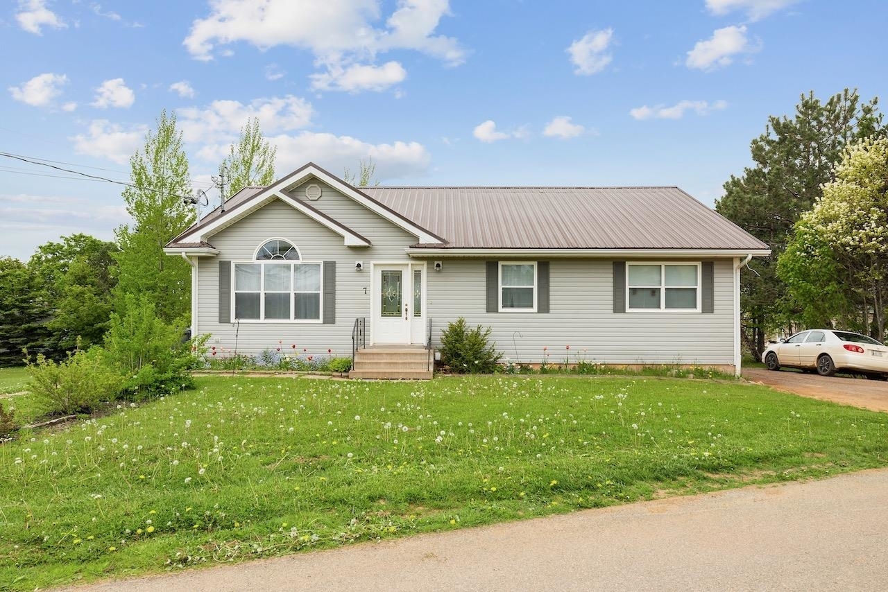 Property Photo: 7 Spring Street PE C0A 2B0