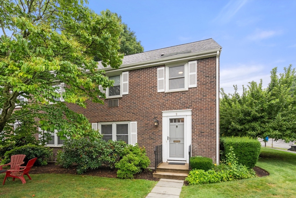 Property Photo:  2 Town House Dr 2  MA 02460 