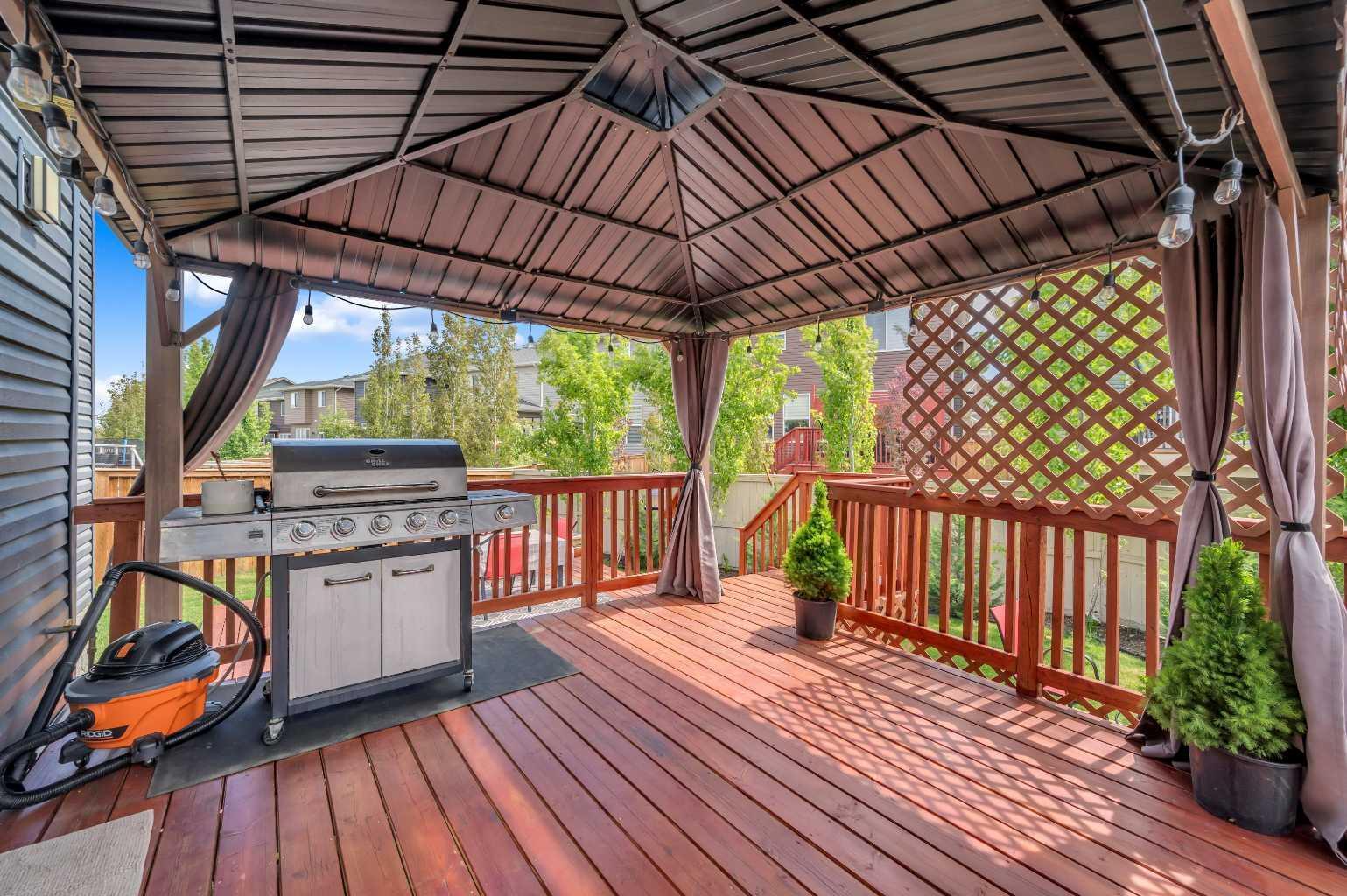 Property Photo: 325 Bayview Way SW AB T4B 4H3