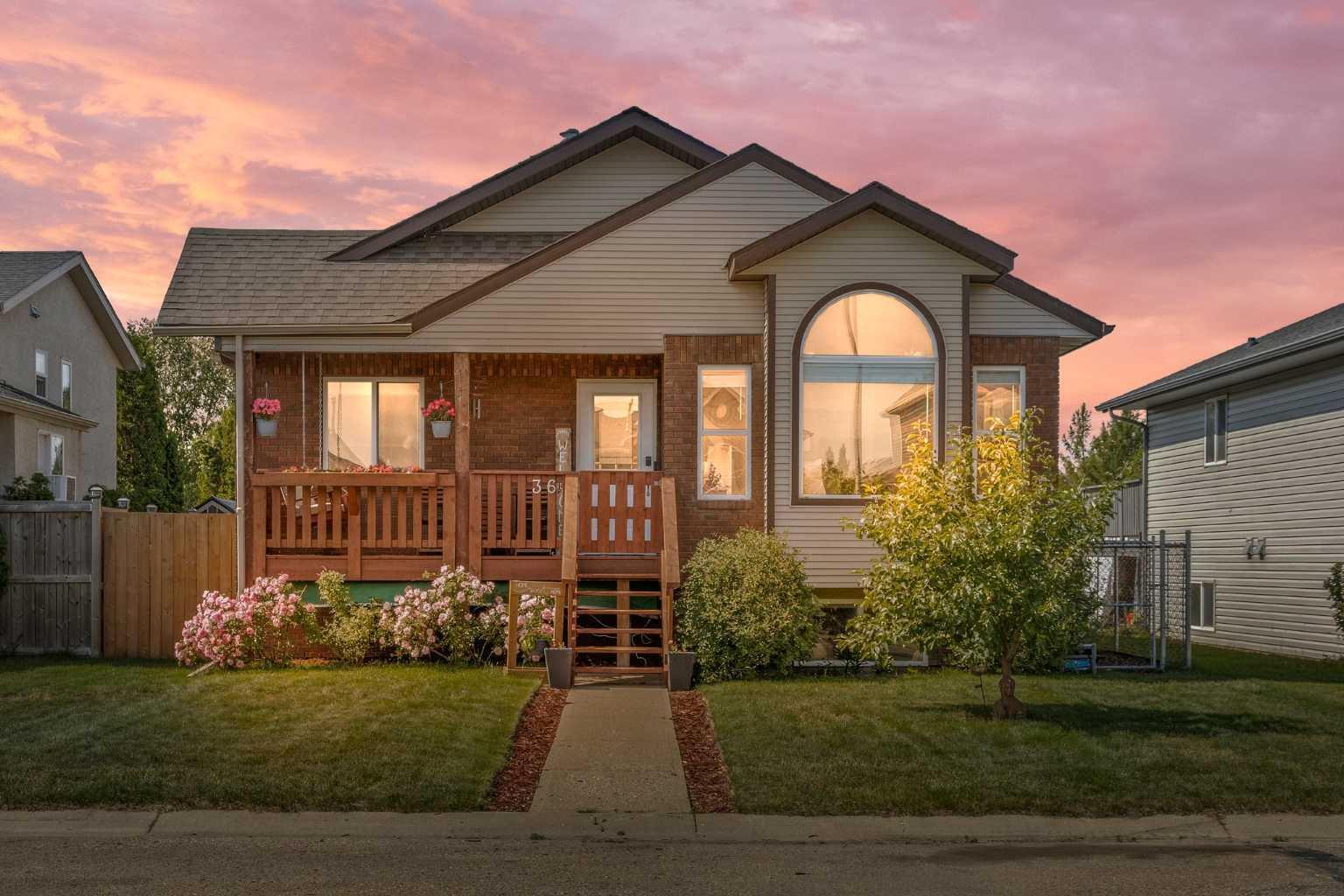 36 Talbot Close  Lacombe AB T4L 2M6 photo