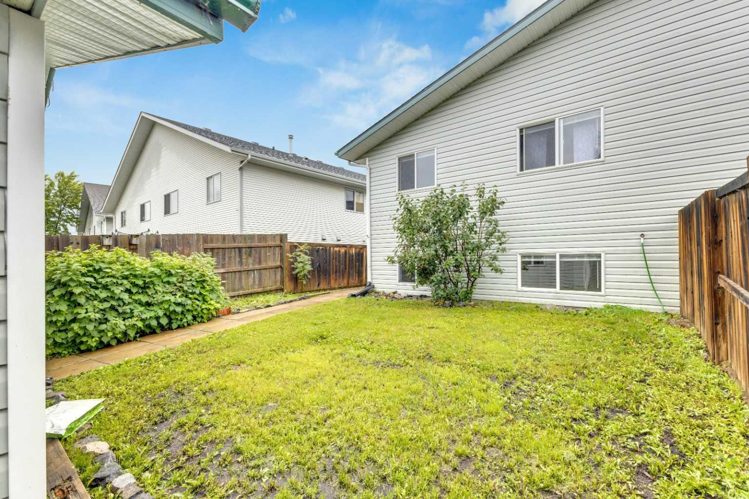 Property Photo: 49 Old Boomer Road AB T4S 1Z1