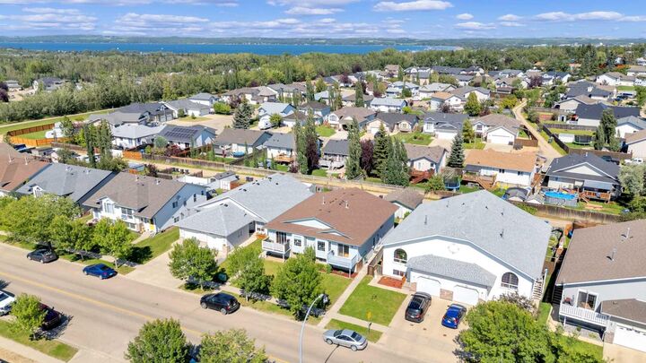 Photo de la propriété: 49 Old Boomer Road AB T4S 1Z1