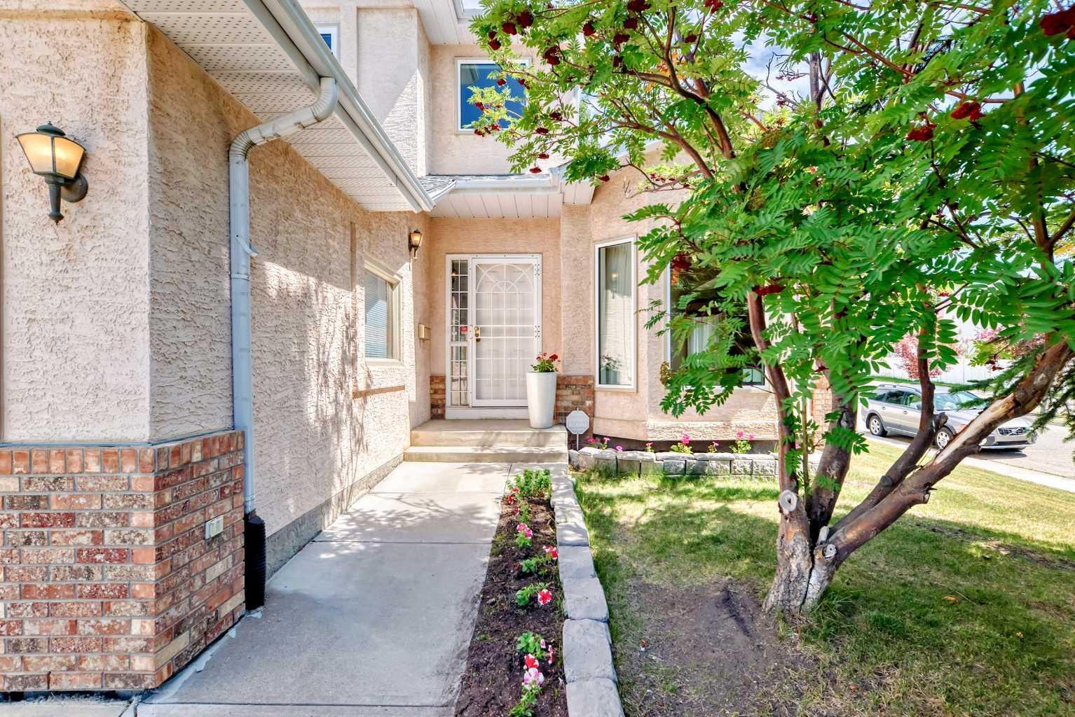Property Photo: 10 Scanlon Hill NW AB T3L 1K6