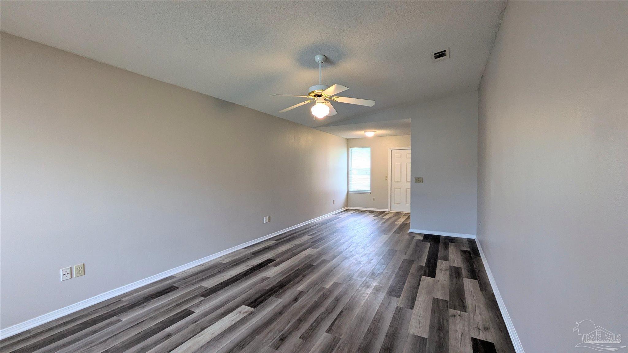 Property Photo: 424 Pine Crescent Way FL 32506