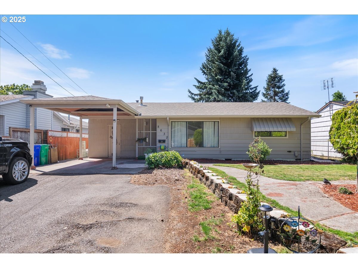 Property Photo:  8632 NE Clackamas St  OR 97220 