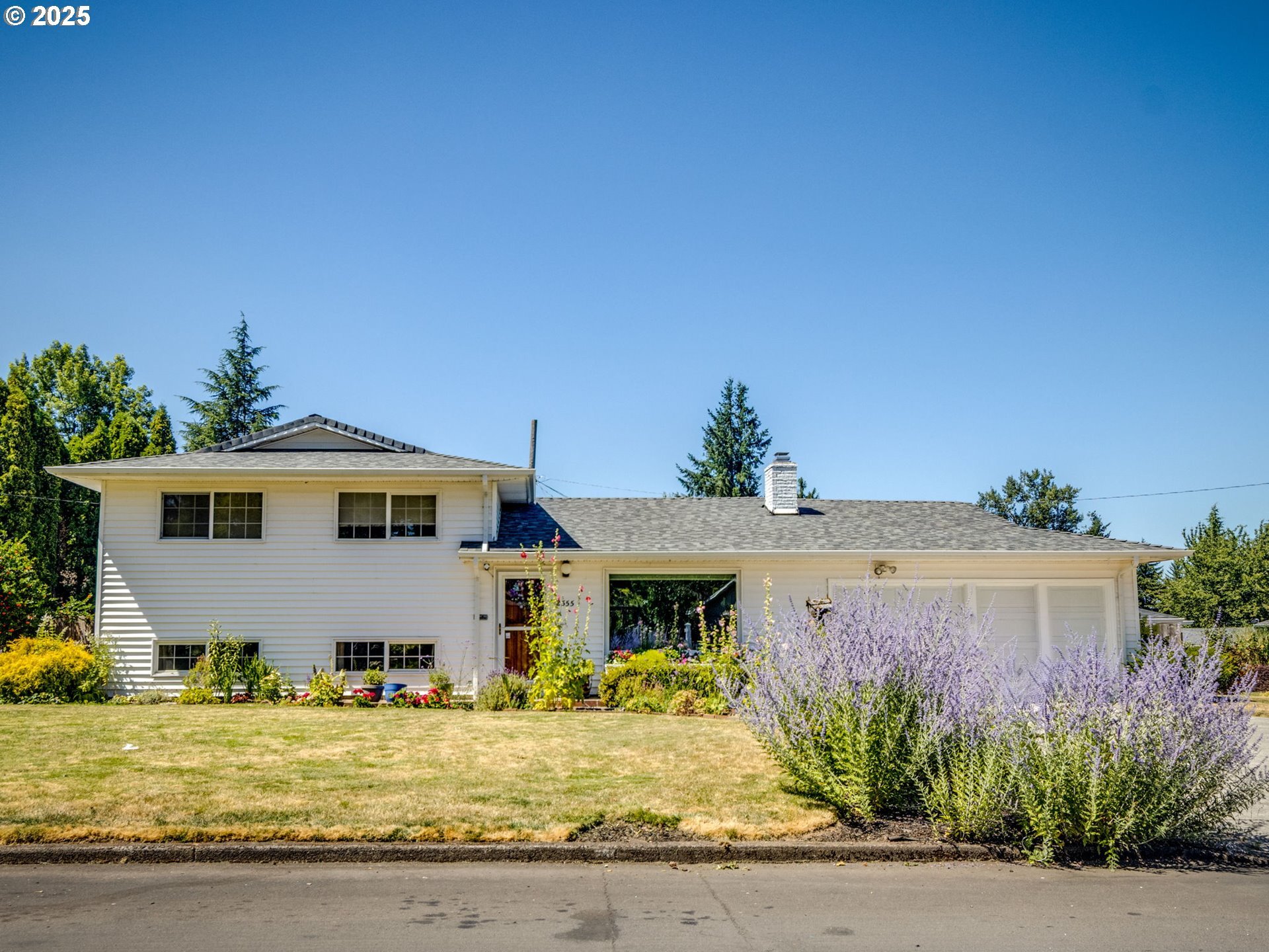 Property Photo:  2555 NE 146th Dr  OR 97230 