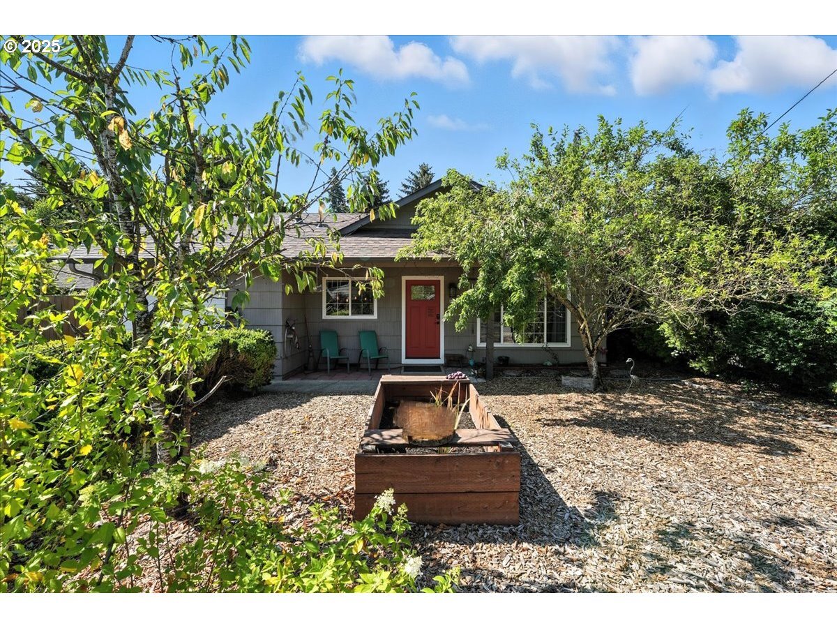 Property Photo: 8618 NE Broadway OR 97220