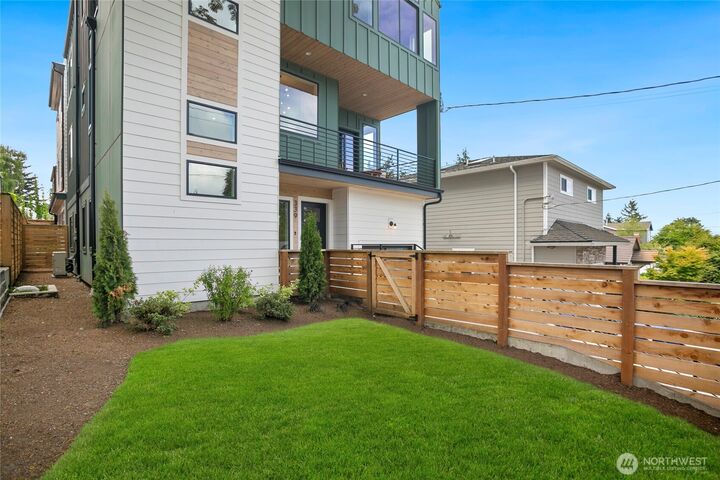 Property Photo:  339 NE 90th Street  WA 98115 